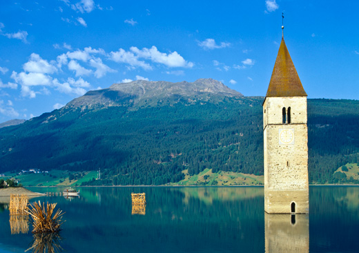 Lago di Resia nei dintorni di Malles